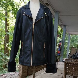 Ivanka TRUMP VEGAN LEATHER blk. Jacket W Fur Cuffs.  Sz.M